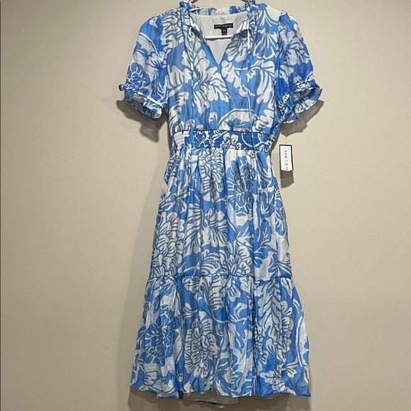 Chic Blue Floral Midi Dress - Picture 1 of 4
